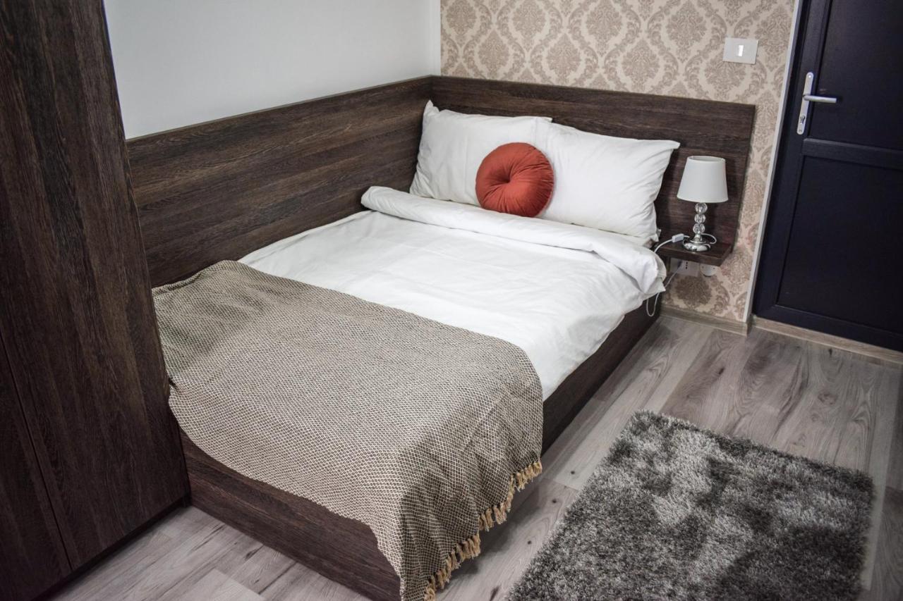 B House Rooms Iasi Extérieur photo