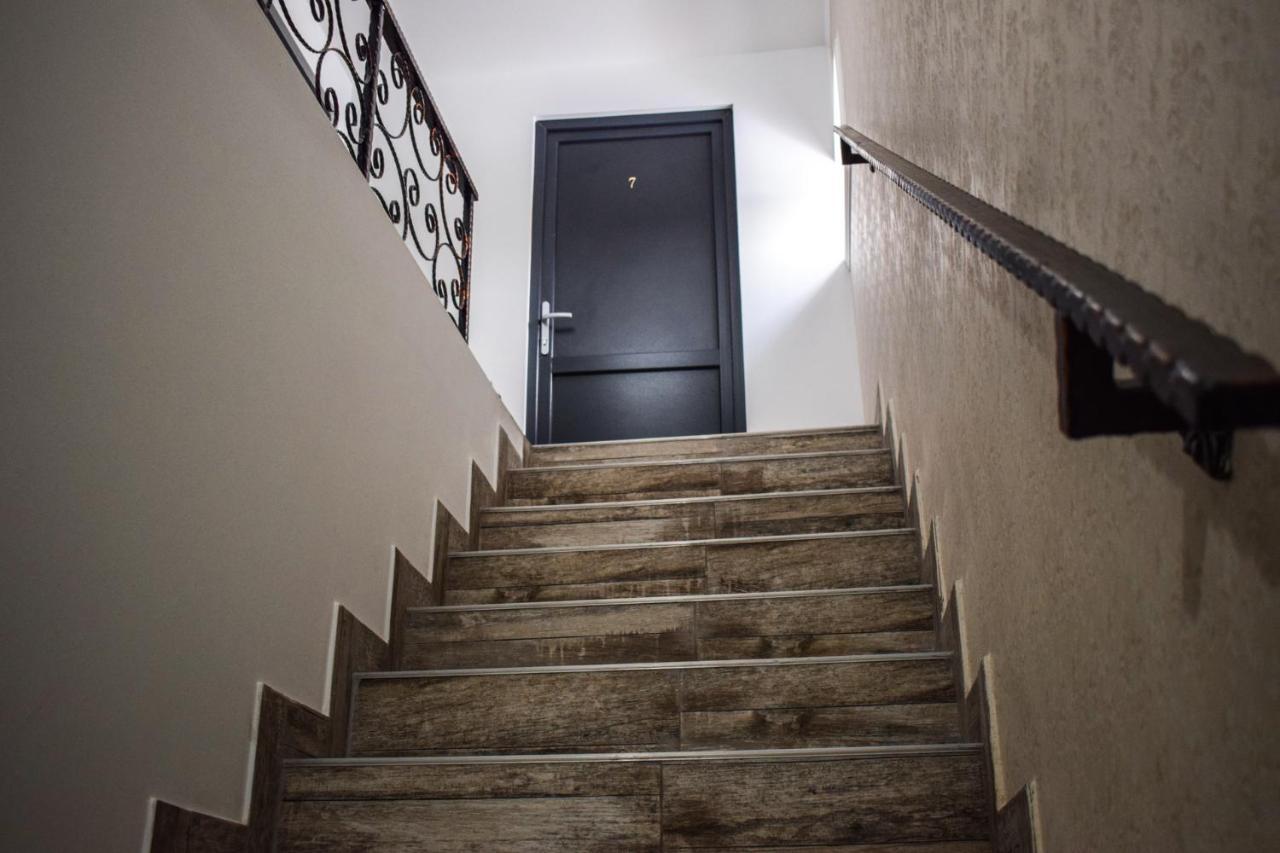 B House Rooms Iasi Extérieur photo